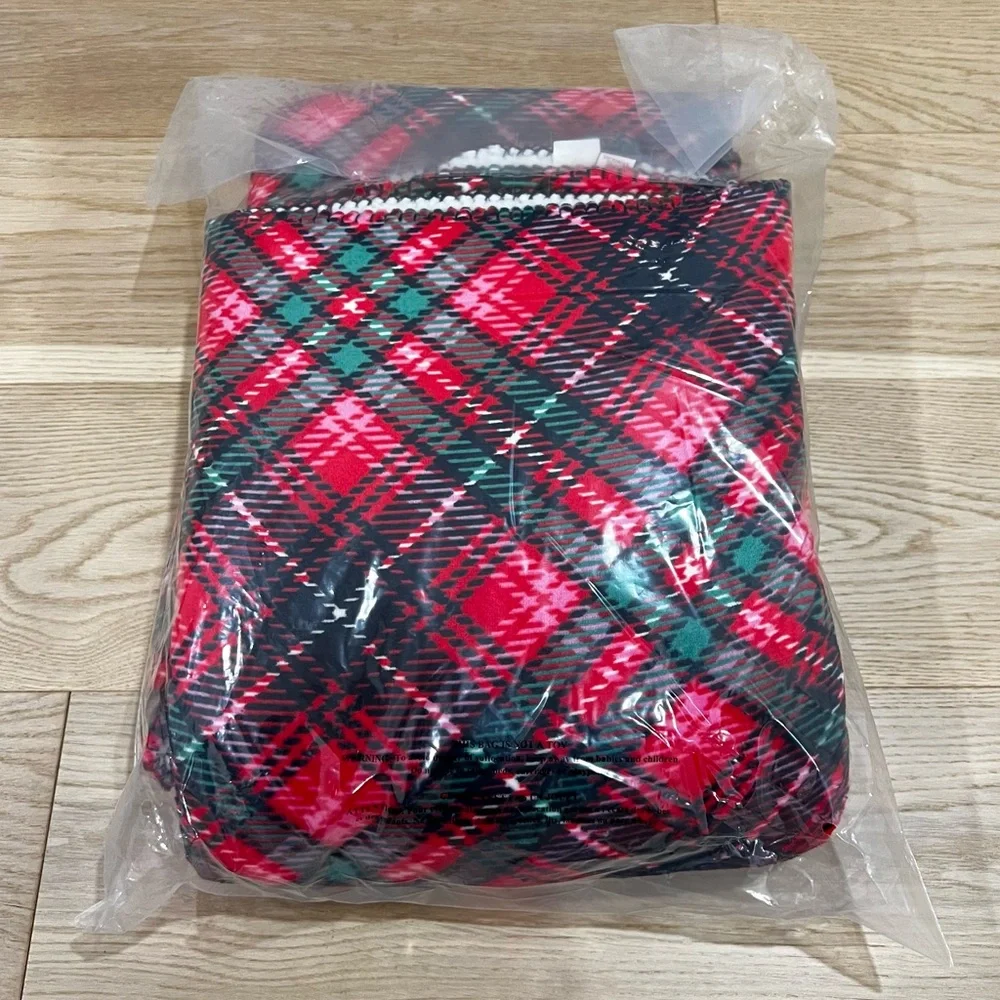 VS Holiday Plaid Blanket